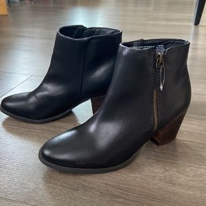 BLACK ANKLE BOOTS BLOCK HEELS (SIDNEY)